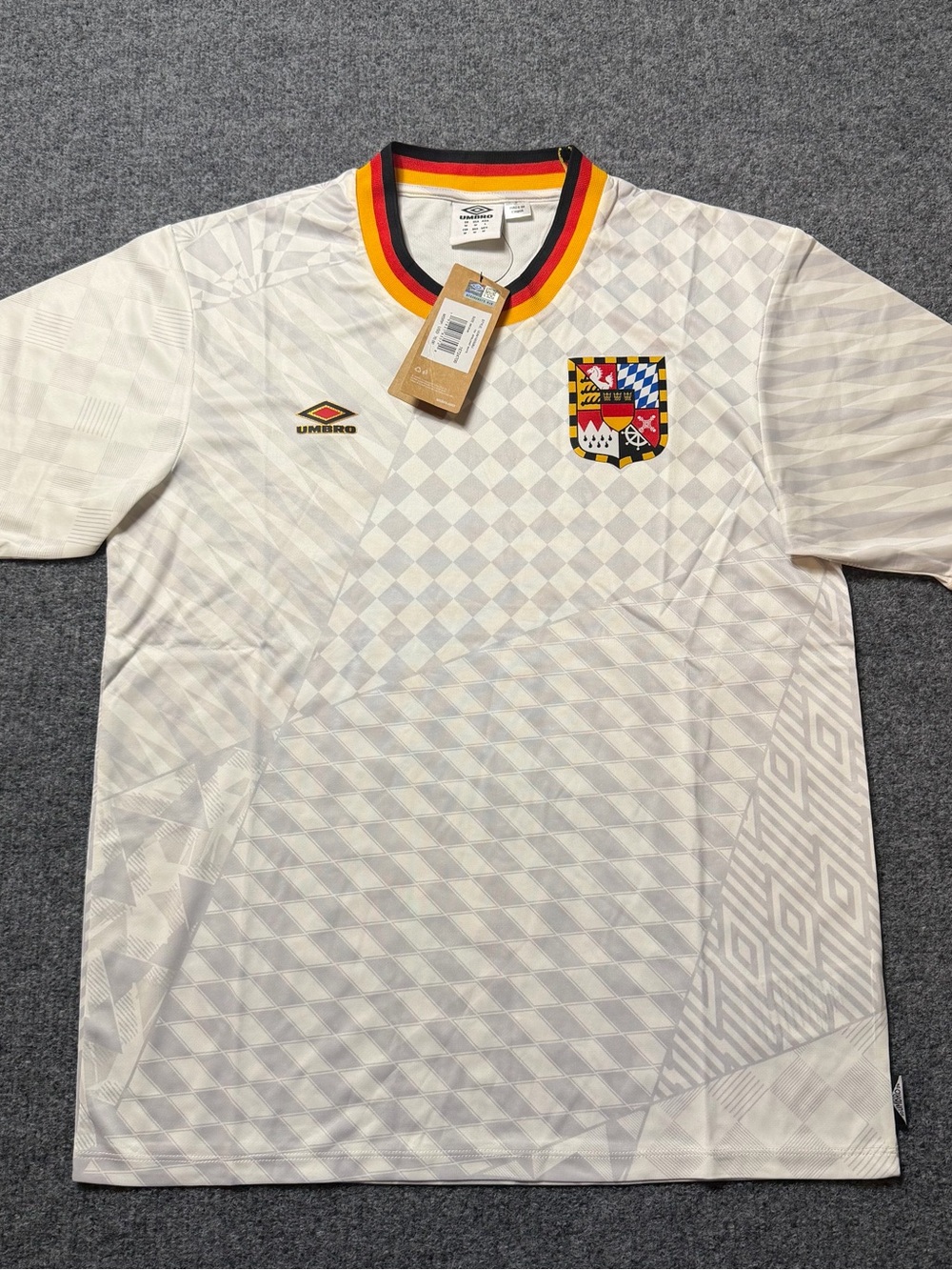 Umbro Germany Soccer Jersey W/ Crest White NWT Men’s Size Medium